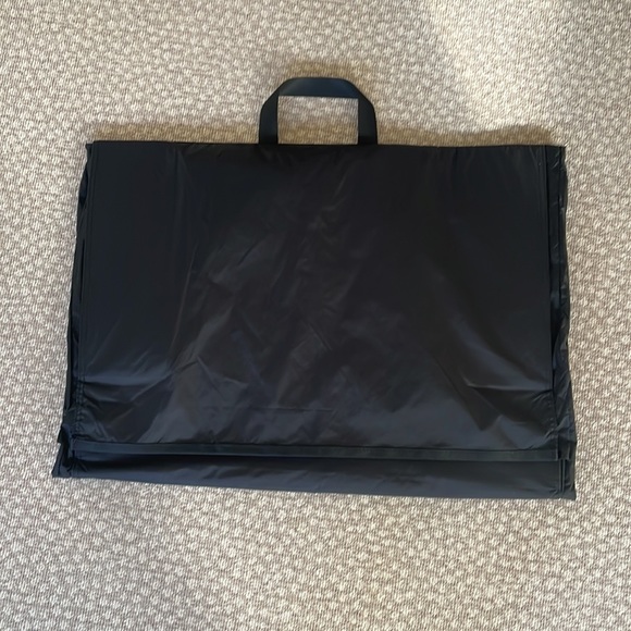 AWAY Garment Sleeve. NWOT. Designed for/clips into, AWAY med/lg suit… - Picture 4 of 4